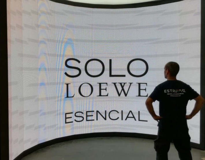Pantalla LED curva para Loewe · Titchfield Iberia