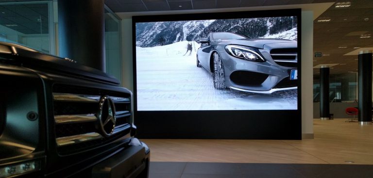Pantalla LED para el concesionario Mercedes-Benz Las Rejas · Titchfield Iberia