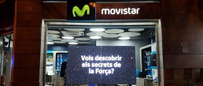 Soportes digitales para tiendas Movistar · Titchfield Iberia